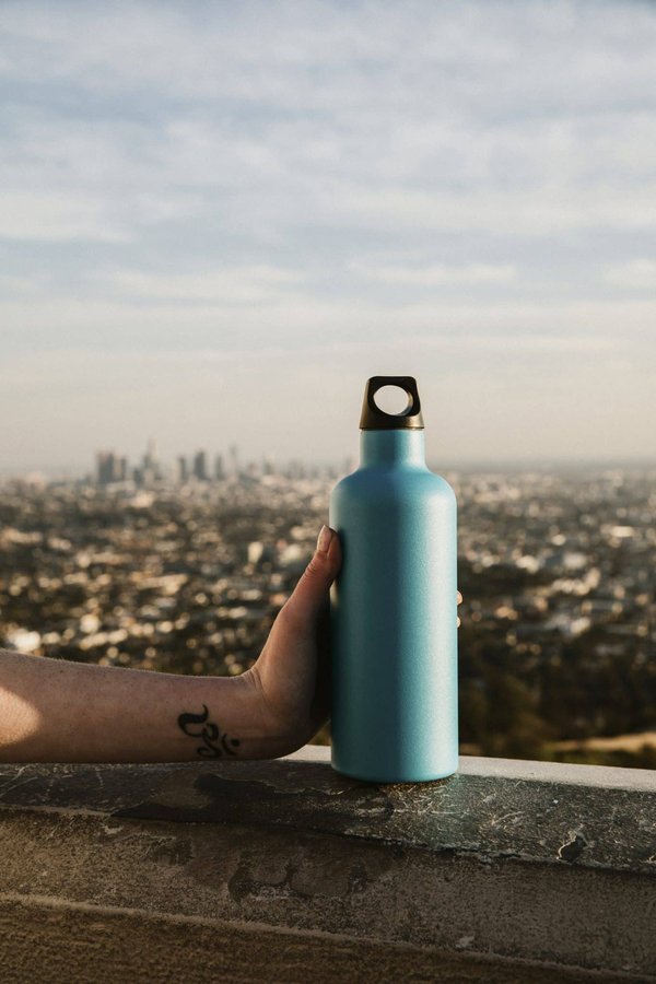 Les avantages des gourdes d'eau minérale réutilisables