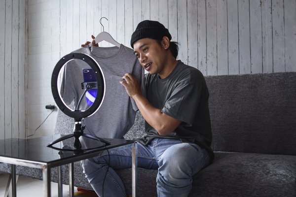 Comment les marques de cosmétiques peuvent-elles utiliser YouTube pour des tutoriels de maquillage ?